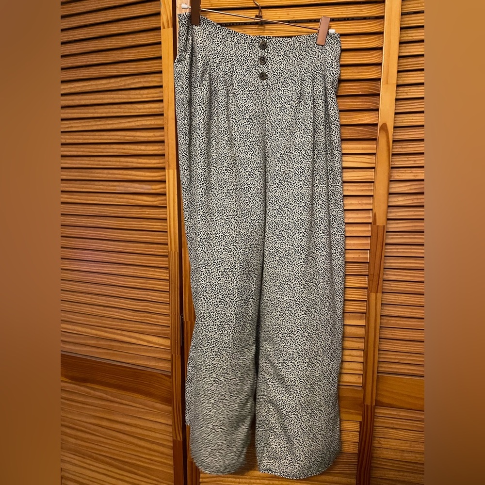 Sienna Sky Culotte pants Size M